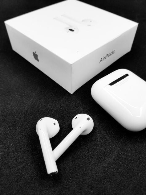 AirPods (2rd generation) wireless charger case