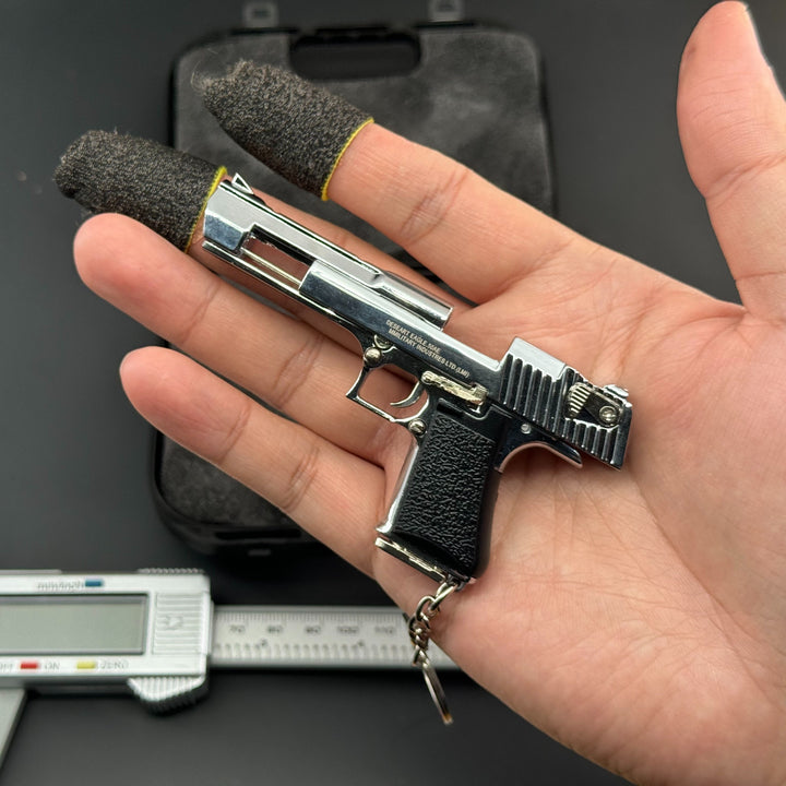 Mini 13 Scale Desert Eagle Alloy Model Keychain Pistol Model Keychain Silvery Color Gun Shape Keychain  Collectible Storage Suitcase Fidget Toy